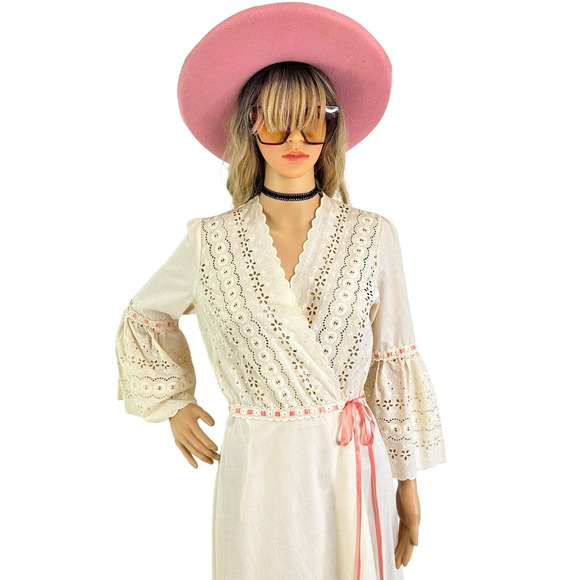 Vintage Ivory Cotton Eyelet Lace Cottagecore Peasant Dress Boho Hippie 60s 70's - Picture 2 of 16
